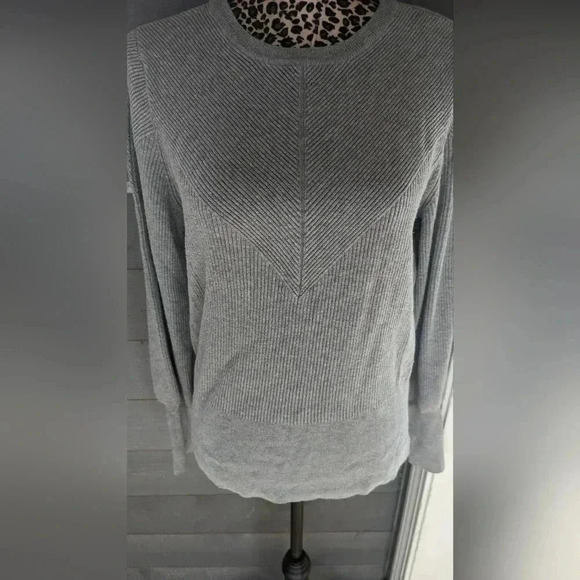 Apt 9 Women's Grey Sweater(Medium)(EUC) - Picture 13 of 14